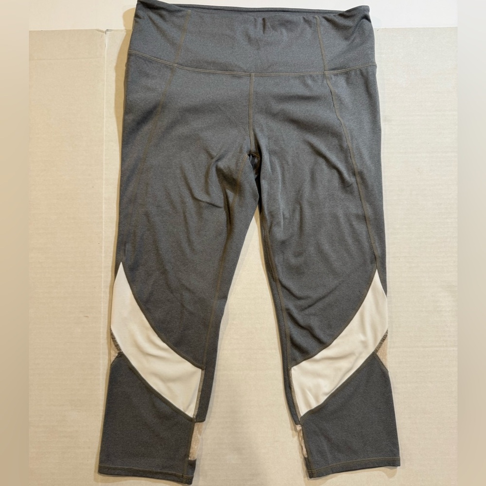 Athleta Heather Gray Salutation Stash Capri size large